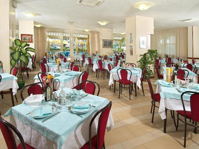 Hotel Odeon Τσέρβια Εξωτερικό φωτογραφία