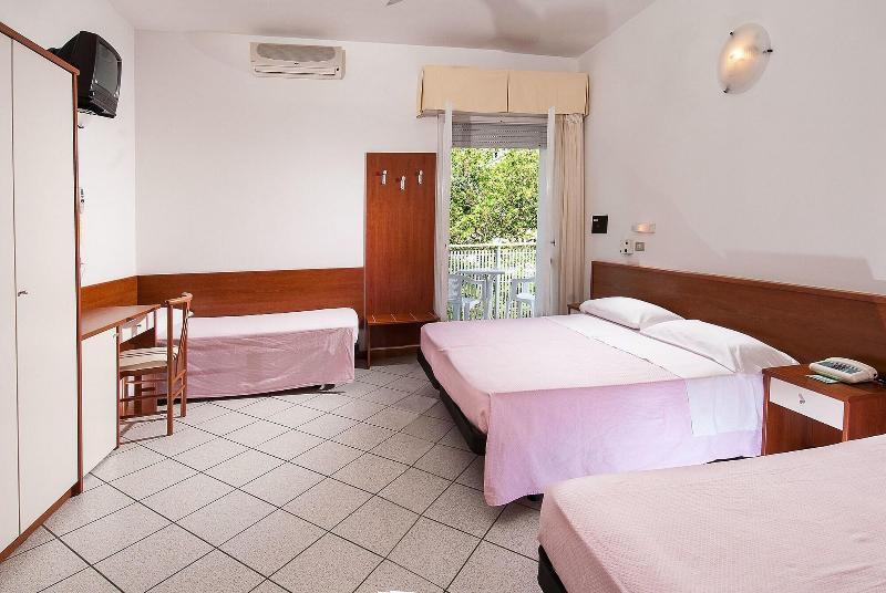 Hotel Odeon Τσέρβια Εξωτερικό φωτογραφία