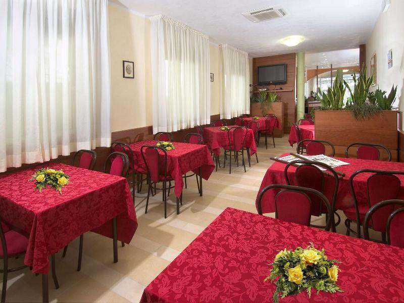 Hotel Odeon Τσέρβια Εξωτερικό φωτογραφία