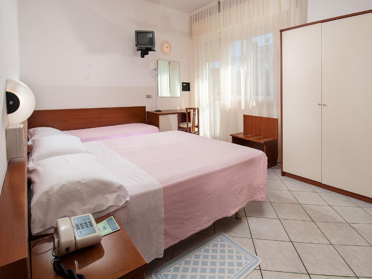 Hotel Odeon Τσέρβια Εξωτερικό φωτογραφία