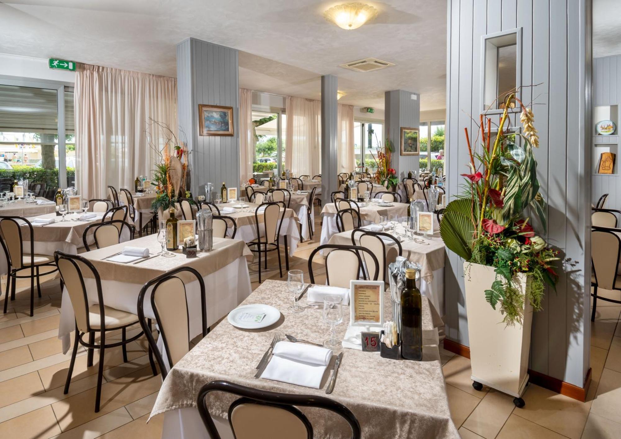 Hotel Odeon Τσέρβια Εξωτερικό φωτογραφία