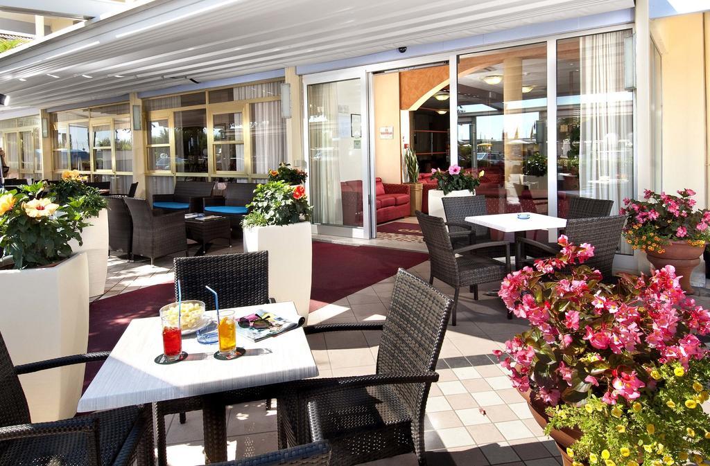 Hotel Odeon Τσέρβια Εξωτερικό φωτογραφία